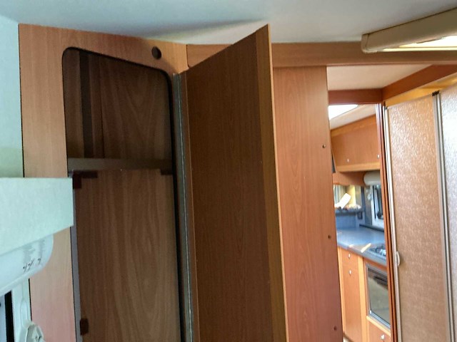 2003 camperbouw holland - be-oplegger ingericht als complete woon-/verblijfswagen met garage, generator, zonnepanelen en hydraulisch nivelleersysteem - afbeelding 20 van  69