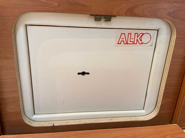2003 camperbouw holland - be-oplegger ingericht als complete woon-/verblijfswagen met garage, generator, zonnepanelen en hydraulisch nivelleersysteem - afbeelding 34 van  69