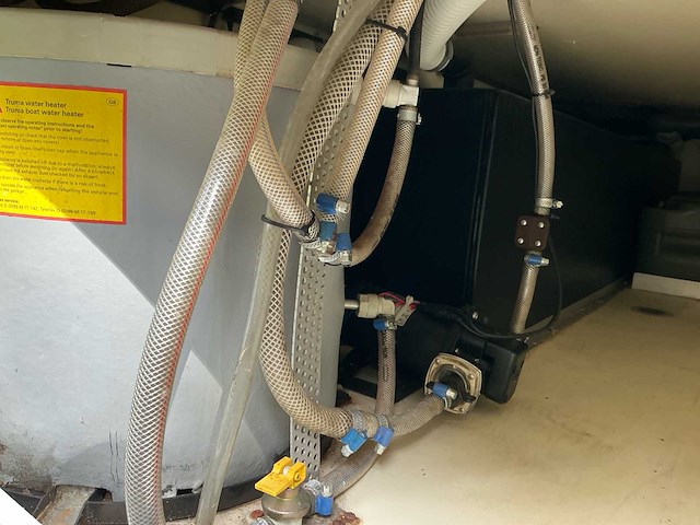 2003 camperbouw holland - be-oplegger ingericht als complete woon-/verblijfswagen met garage, generator, zonnepanelen en hydraulisch nivelleersysteem - afbeelding 43 van  69