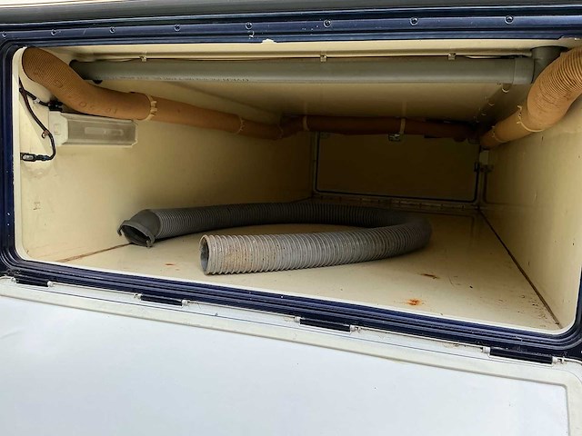 2003 camperbouw holland - be-oplegger ingericht als complete woon-/verblijfswagen met garage, generator, zonnepanelen en hydraulisch nivelleersysteem - afbeelding 46 van  69