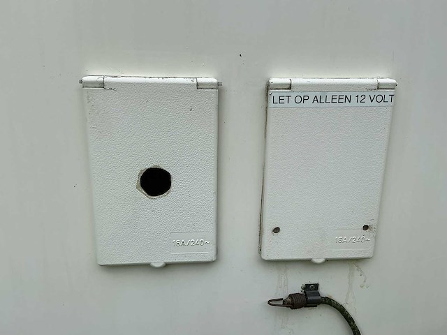 2003 camperbouw holland - be-oplegger ingericht als complete woon-/verblijfswagen met garage, generator, zonnepanelen en hydraulisch nivelleersysteem - afbeelding 55 van  69