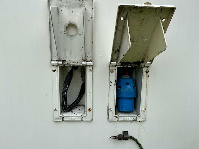 2003 camperbouw holland - be-oplegger ingericht als complete woon-/verblijfswagen met garage, generator, zonnepanelen en hydraulisch nivelleersysteem - afbeelding 57 van  69
