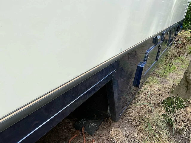 2003 camperbouw holland - be-oplegger ingericht als complete woon-/verblijfswagen met garage, generator, zonnepanelen en hydraulisch nivelleersysteem - afbeelding 39 van  132