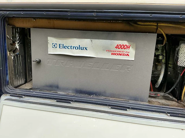 2003 camperbouw holland - be-oplegger ingericht als complete woon-/verblijfswagen met garage, generator, zonnepanelen en hydraulisch nivelleersysteem - afbeelding 45 van  132