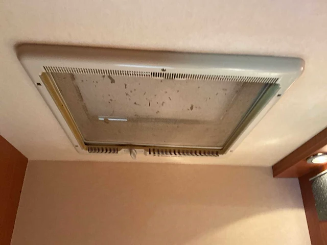 2003 camperbouw holland - be-oplegger ingericht als complete woon-/verblijfswagen met garage, generator, zonnepanelen en hydraulisch nivelleersysteem - afbeelding 9 van  132