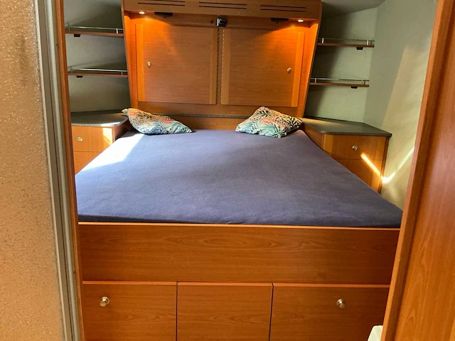 2003 camperbouw holland - be-oplegger ingericht als complete woon-/verblijfswagen met garage, generator, zonnepanelen en hydraulisch nivelleersysteem - afbeelding 14 van  132