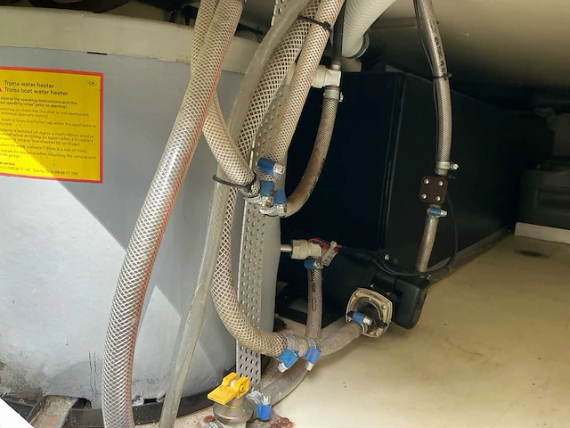 2003 camperbouw holland - be-oplegger ingericht als complete woon-/verblijfswagen met garage, generator, zonnepanelen en hydraulisch nivelleersysteem - afbeelding 72 van  132