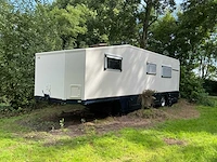 2003 camperbouw holland - be-oplegger ingericht als complete woon-/verblijfswagen met garage, generator, zonnepanelen en hydraulisch nivelleersysteem