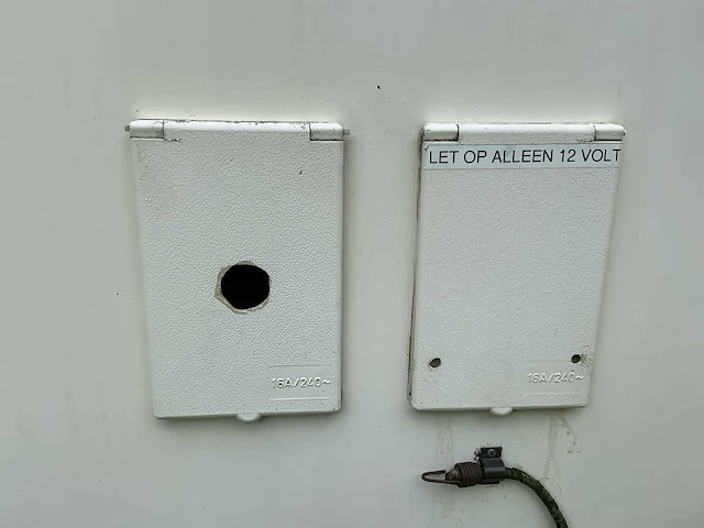2003 camperbouw holland - be-oplegger ingericht als complete woon-/verblijfswagen met garage, generator, zonnepanelen en hydraulisch nivelleersysteem - afbeelding 75 van  132