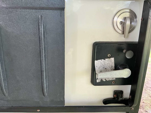 2003 camperbouw holland - be-oplegger ingericht als complete woon-/verblijfswagen met garage, generator, zonnepanelen en hydraulisch nivelleersysteem - afbeelding 102 van  132