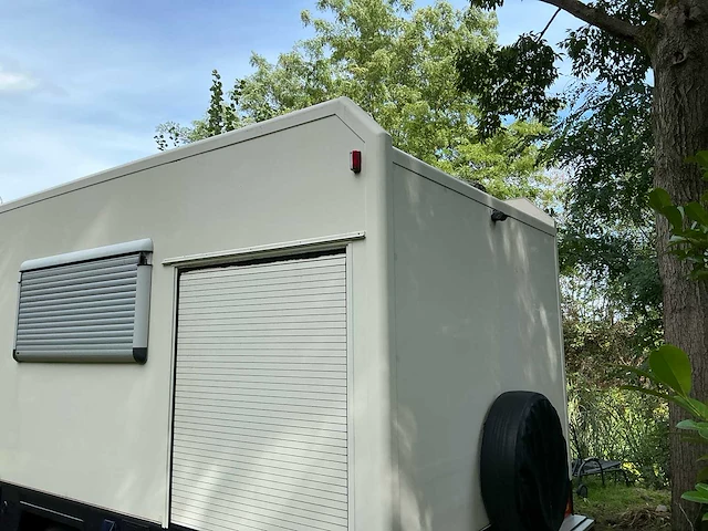2003 camperbouw holland - be-oplegger ingericht als complete woon-/verblijfswagen met garage, generator, zonnepanelen en hydraulisch nivelleersysteem - afbeelding 126 van  132