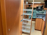 2003 camperbouw holland - be-oplegger ingericht als complete woon-/verblijfswagen met garage, generator, zonnepanelen en hydraulisch nivelleersysteem - afbeelding 2 van  81