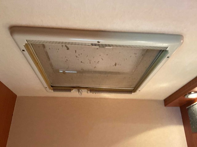 2003 camperbouw holland - be-oplegger ingericht als complete woon-/verblijfswagen met garage, generator, zonnepanelen en hydraulisch nivelleersysteem - afbeelding 10 van  81