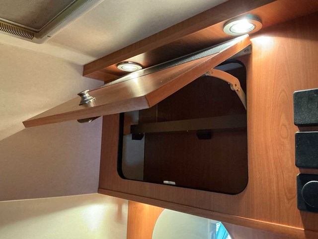2003 camperbouw holland - be-oplegger ingericht als complete woon-/verblijfswagen met garage, generator, zonnepanelen en hydraulisch nivelleersysteem - afbeelding 13 van  81