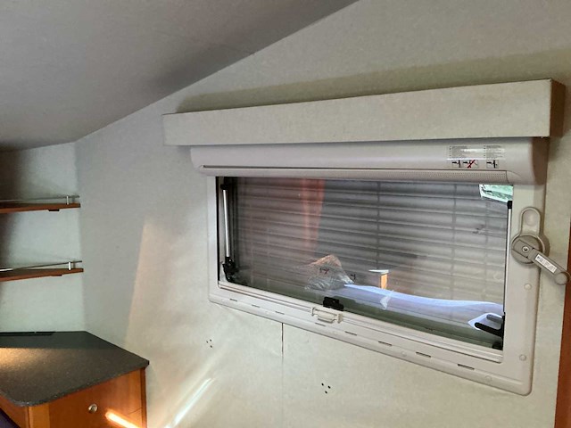 2003 camperbouw holland - be-oplegger ingericht als complete woon-/verblijfswagen met garage, generator, zonnepanelen en hydraulisch nivelleersysteem - afbeelding 17 van  81