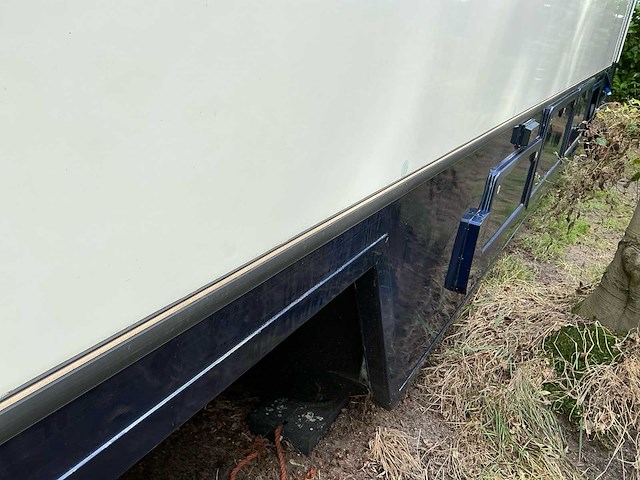 2003 camperbouw holland - be-oplegger ingericht als complete woon-/verblijfswagen met garage, generator, zonnepanelen en hydraulisch nivelleersysteem - afbeelding 31 van  81