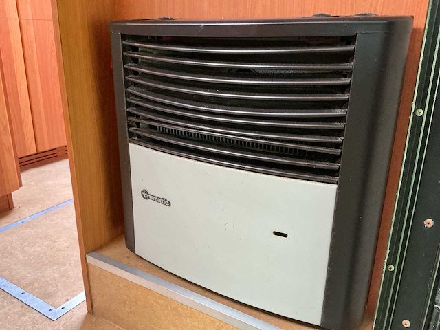 2003 camperbouw holland - be-oplegger ingericht als complete woon-/verblijfswagen met garage, generator, zonnepanelen en hydraulisch nivelleersysteem - afbeelding 39 van  81