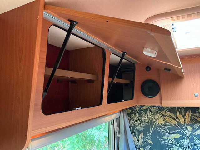 2003 camperbouw holland - be-oplegger ingericht als complete woon-/verblijfswagen met garage, generator, zonnepanelen en hydraulisch nivelleersysteem - afbeelding 54 van  81