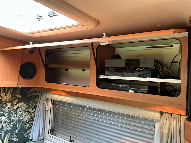 2003 camperbouw holland - be-oplegger ingericht als complete woon-/verblijfswagen met garage, generator, zonnepanelen en hydraulisch nivelleersysteem - afbeelding 56 van  81
