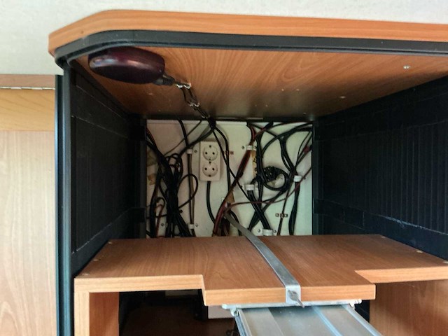 2003 camperbouw holland - be-oplegger ingericht als complete woon-/verblijfswagen met garage, generator, zonnepanelen en hydraulisch nivelleersysteem - afbeelding 62 van  81