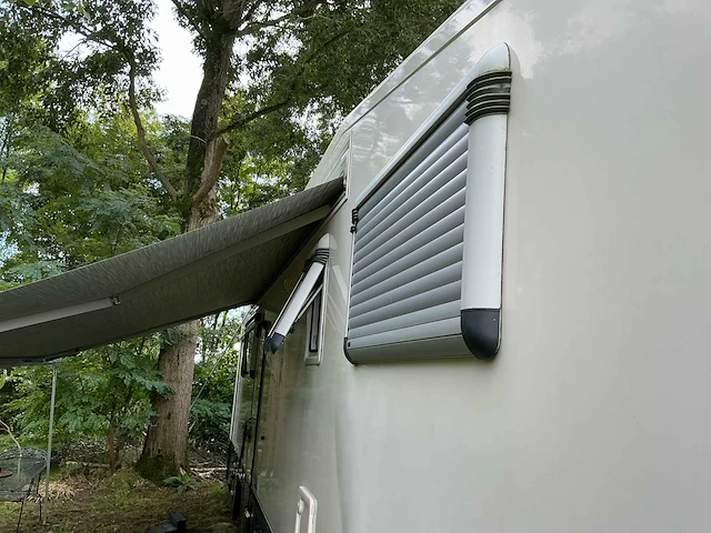 2003 camperbouw holland - be-oplegger ingericht als complete woon-/verblijfswagen met garage, generator, zonnepanelen en hydraulisch nivelleersysteem - afbeelding 70 van  110