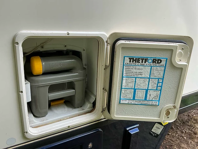 2003 camperbouw holland - be-oplegger ingericht als complete woon-/verblijfswagen met garage, generator, zonnepanelen en hydraulisch nivelleersysteem - afbeelding 75 van  110