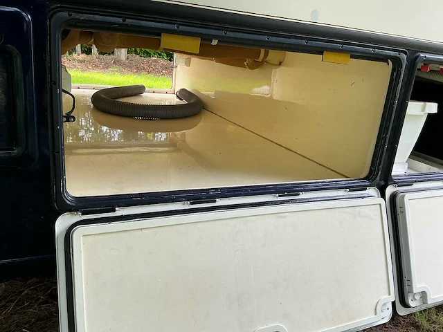 2003 camperbouw holland - be-oplegger ingericht als complete woon-/verblijfswagen met garage, generator, zonnepanelen en hydraulisch nivelleersysteem - afbeelding 77 van  110