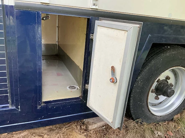 2003 camperbouw holland - be-oplegger ingericht als complete woon-/verblijfswagen met garage, generator, zonnepanelen en hydraulisch nivelleersysteem - afbeelding 82 van  110