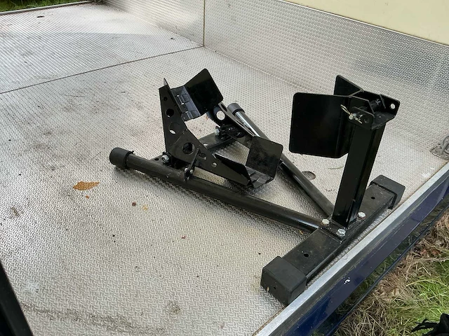 2003 camperbouw holland - be-oplegger ingericht als complete woon-/verblijfswagen met garage, generator, zonnepanelen en hydraulisch nivelleersysteem - afbeelding 85 van  110