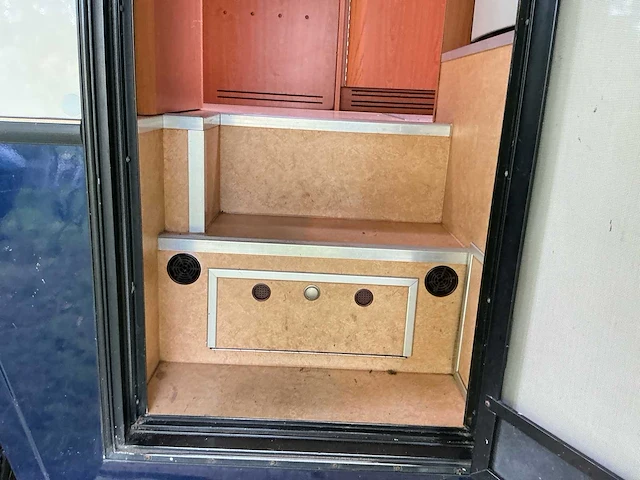 2003 camperbouw holland - be-oplegger ingericht als complete woon-/verblijfswagen met garage, generator, zonnepanelen en hydraulisch nivelleersysteem - afbeelding 92 van  110