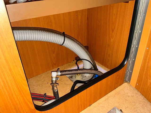 2003 camperbouw holland - be-oplegger ingericht als complete woon-/verblijfswagen met garage, generator, zonnepanelen en hydraulisch nivelleersysteem - afbeelding 94 van  110