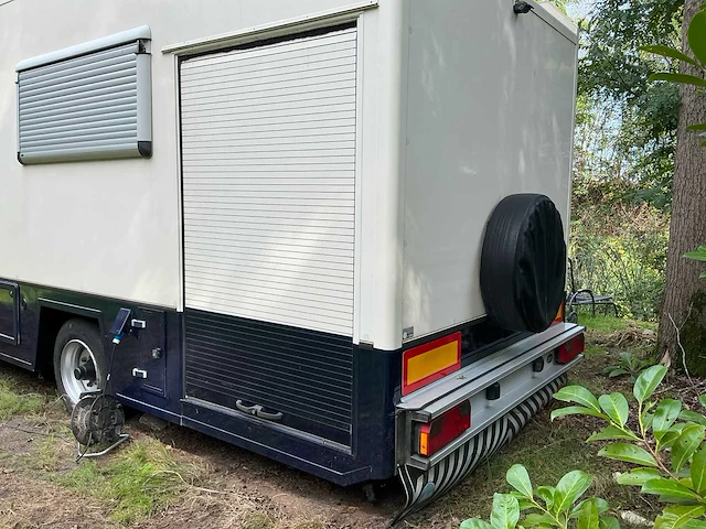 2003 camperbouw holland - be-oplegger ingericht als complete woon-/verblijfswagen met garage, generator, zonnepanelen en hydraulisch nivelleersysteem - afbeelding 40 van  110
