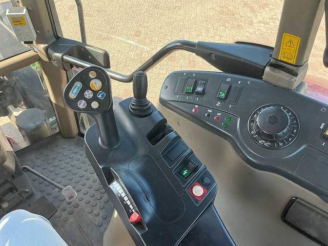 2003 case ih 150 cvx vierwielaangedreven landbouwtractor - afbeelding 18 van  33