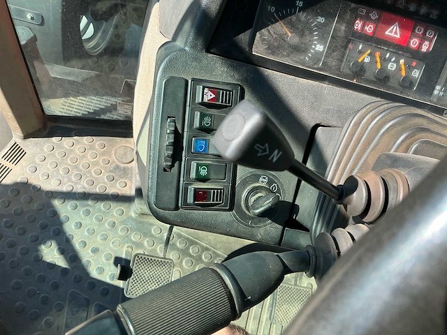 2003 case ih cvx 170 vierwielaangedreven landbouwtractor - afbeelding 18 van  32