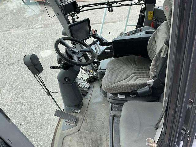 2003 claas xerion 3800 (781) saddle trac 4wd vierwielaangedreven landbouwtractor - afbeelding 15 van  32