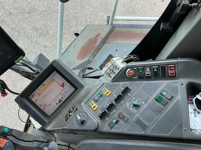 2003 claas xerion 3800 (781) saddle trac 4wd vierwielaangedreven landbouwtractor - afbeelding 23 van  31