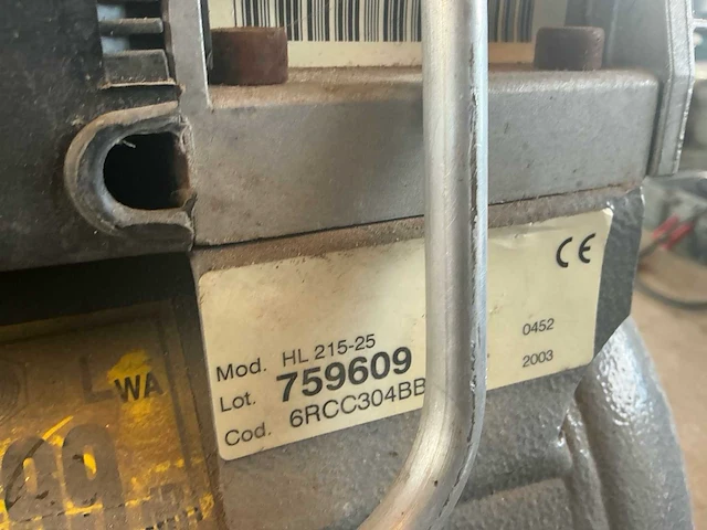 2003 euro series hl 215-25 verrijdbare luchtcompressor met drukvat en dubbele manometer - afbeelding 2 van  5