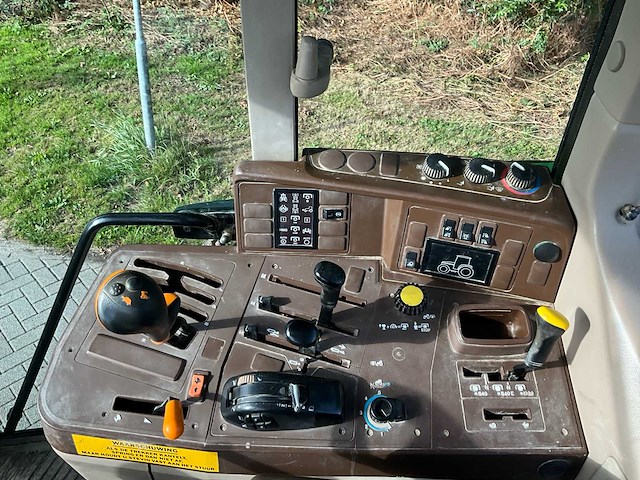 2003 john deere 6220 vierwielaangedreven landbouwtractor - afbeelding 17 van  29