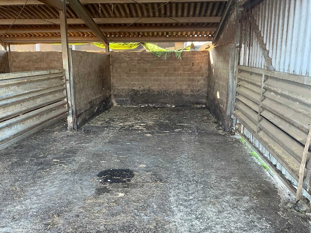 2003 kapschuur / stal - afbeelding 3 van  6