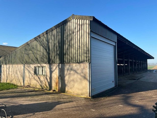 2003 kapschuur / stal - afbeelding 1 van  6