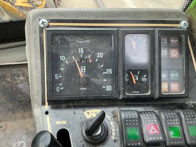 2003 lm trac lm285 straatveegmachine - afbeelding 33 van  47