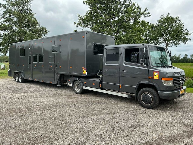 2003 mercedes-benz vrachtwagen met race trailer - afbeelding 1 van  87