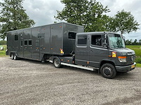 2003 mercedes-benz vrachtwagen met race trailer