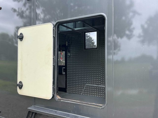 2003 mercedes-benz vrachtwagen met race trailer - afbeelding 24 van  87