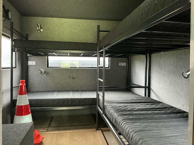 2003 mercedes-benz vrachtwagen met race trailer - afbeelding 31 van  87