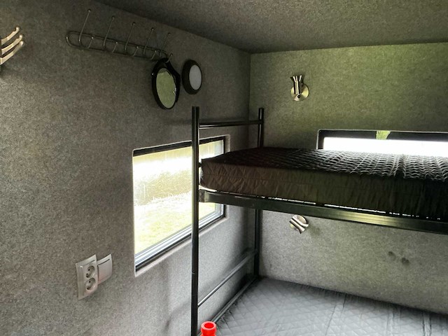 2003 mercedes-benz vrachtwagen met race trailer - afbeelding 51 van  87