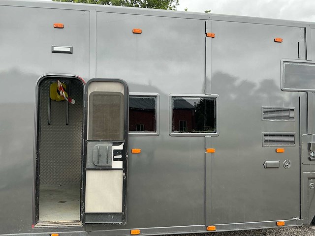 2003 mercedes-benz vrachtwagen met race trailer - afbeelding 57 van  87