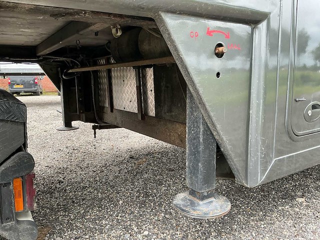 2003 mercedes-benz vrachtwagen met race trailer - afbeelding 18 van  87