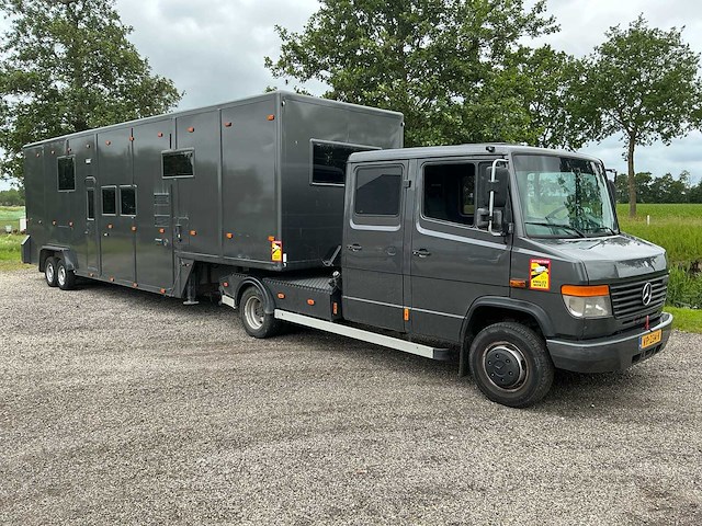 2003 mercedes-benz vrachtwagen met race trailer - afbeelding 12 van  87