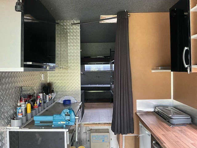 2003 mercedes-benz vrachtwagen met race trailer - afbeelding 30 van  87